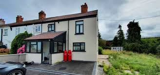 The property is in need of modernisation throughout. 98r0w3ihdxp1lm