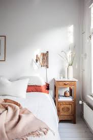 Read on to find out her styling tips to achieve it at home. Modern Traditional Style Home Lighting Roundup Emily Henderson Minimalbedroom We Re Back With Anot Schlafzimmer Inspiration Einrichten Und Wohnen Interieur