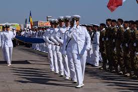 În aceste momente, în marea neagră, în dreptul comandamentului forțelor navale a debutat de la ora 9:30 exercițiul oficial pentru activitatea care va avea loc cu prilejul zilei marinei române, la constanța, pe 15 august. Ziua Marinei Romane 2019 Programul ManifestÄƒrilor De La Malul MÄƒrii