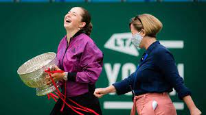 Между собой сыграют лейла анни фернандес и елена остапенко. Jelena Ostapenko Alex De Minaur Win Singles Titles At Eastbourne