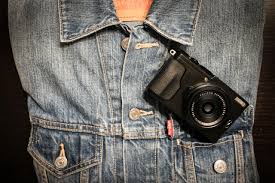 Kumpulan gambar tentang foto orang pegang kamera, klik untuk melihat koleksi gambar lain di kibrispdr.org Buat Foto Keren Dengan Kamera Sakumu Blibli Friends