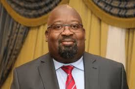 Oweluza Milandu ku Khothi Lalikulu Mchigawo chotchedwa Siaya, M'dziko la  Kenya, Daniel Ogembo, wapezeka Lero M'mawa atamwalira ku Nyumba kwake. Daniel  Ogembo, anagwira ntchito yake yoweluza Milandu Dzulo mpaka Madzulo opanda  vuto