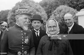 Le General Henri Gouraud Et Malvina Generale Militaire Ecole