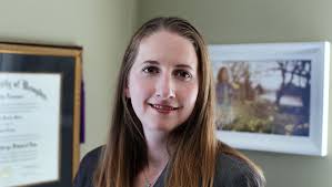 Luna works to help others