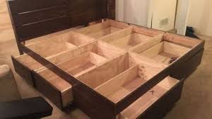 We built the bed using maple 3/4 plywood. Building A King Size Bed With Storage In 2020 Bettrahmen Mit Schubladen Diy Plattform Bett Selbstgemachte Bettrahmen