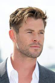 An insider reveals, chris and pom were chatting for a while and didn't know people were. Chris Hemsworth Starportrat News Bilder Gala De