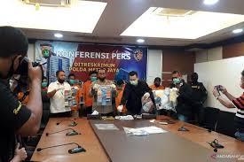 Lokasi view, alamat, ulasan dan waktu operasi. 4 Fakta Komplotan Pencuri Modus Ganjal Atm Korban Sopir Ojol Hilang Rp 100 Juta Halaman All Kompas Com