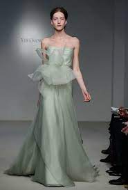 Cynthia Nixon S Wedding Dress She Walked Down The Aisle In Green Would You Here Are 5 More Green Wedding Dresses If You D Dare Green Wedding Dresses Wedding Dresses Vera Wang Wedding