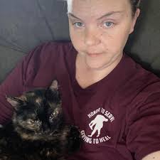 What are some keto-friendly alcoholic beverage options?