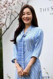 2014년 5월 건축가 오 모 씨와 혼인신고는 하지 않은 채로 결혼 생활을 이어온 엄지원은 최근 오씨와 친구로 남기로 했다며 파경 사실을 전한 바 있다. ì—„ì§€ì› ì´í˜¼ ì•„ë‹Œ ì‚¬ì‹¤í˜¼ í•´ì†Œ í˜¼ì¸ì‹ ê³  ì—†ì—ˆë‹¤ í•œê²½ë‹·ì»´