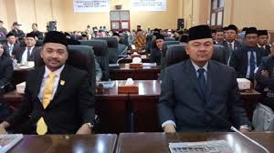 Diketahui, pelantikan bupati solok terpilih dari bupati lain di provinsi itu sempat tertunda karena menunggu putusan sengketa pilkada yang masih berlangsung di mahkamah konstitusi (mk). 25 Anggota Dprd Solok Selatan Dilantik Top Satu