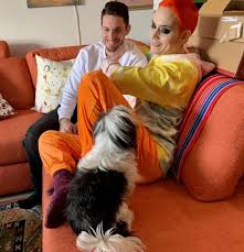 Kriminella im kleidchen oder auch im gewand kriminella auf dem pferdchen in einem fernen land anscheinend hat kriminella ein gutes wlan. Filminspelning Pa Schemat