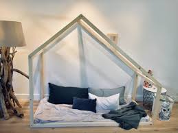 Set kamat tidur minimalis modern. 12 Desain Kasur Tanpa Ranjang Ini Nggak Cuma Enak Buat Lesehan Tapi Juga Bikin Lega Ruangan