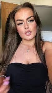 Lori Emmett's Instagram, Twitter & Facebook