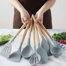 Dalam kondisi tersebut, anda terkadang takut saat harus menggunakan beberapa alat seperti pisau atau kompor. Alat Masak Silikon Antilengket Set Peralatan Dapur Alat Masak Gagang Bambu Tidak Ada Gadget Dapur Beracun 9 10 12 Buah Set Alat Alat Memasak Aliexpress