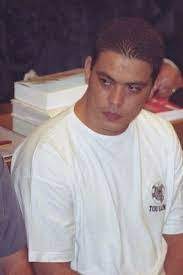 Pus mano que ta trancado liberdade, pus que foi em bora mo saudade sem falcidade, o que te prende e a gravidade, fika a vontade sinval e minha comunidade,, chega com respeito e muita humildade, pus irmão saúde e força e felicidade, o tempo passa fika velho de idade, mas num envelhesse. Rogerio Lemgruber Bagulhao Photos Facebook