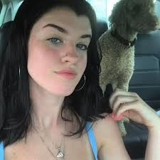 What are good hostels and accommodation options in Saigon for a new English  teacher?