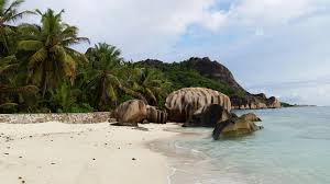 Teplota zriedka klesá pod 24°c a stúpa nad 32°c. Seychely Podrobny Sprievodca Rajom 3 3 La Digue Svetobeznici Sk