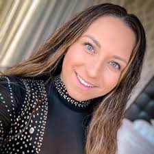 Deana Panos (@deana_panos)