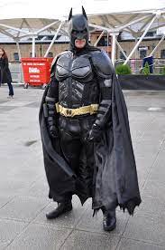Семья бэтмэна (batman family), лига справедливости (justice league), корпорация бэтмэна (batman incorporated), отщепенцы (outsiders), клуб героев (club of heroes). Batman Wikipedia