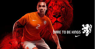 Want het mooie aan de voetbalshirts uit onze nederlands elftal voetbalshop is dat je die Nederlands Elftal Speelt Zonder Spelersnamen Mee Met Oranje