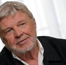 He has worked in films the whole world over, performed on stage and has written a great many books. Hardy Kruger Schauspieler Frauenschwarm Weltenbummler Bilder Fotos Welt
