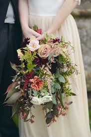 Get inspired by these beautiful fall wedding bouquets for brides getting married in the autumn months. 16 Beautifully Rich Rustic Bouquet Ideas For Autumn Brides