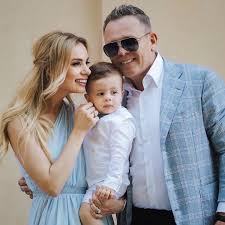 She started moving while she was just 8 years old. Izabela Janachowska Z Mezem Rozprawiaja O Relacjach Christophera Alexandra Z Przyrodnim Bratem Naturalnie Do Niego Lgnie Pudelek