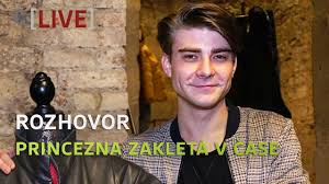 Hezoun, který momentálně válí v úspěšném seriálu slunečná. Slunecna Marek Lambora O Praci Na Statku Dalsich Dilech A Sve Postave Youtube