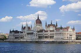De hoofdstad van een land, (deel)staat of provincie is de stad waar de regering of het bestuur van het gebied zetelt. Boedapest Hoofdstad Van Hongarije Stock Afbeelding Dtl General 056 Dtl General 179 Donau Parlement 94386001
