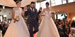 Heute stehen bräuten eine menge an schönen, eleganten und individuellen brautkleidern zur auswahl. 20 Hoxteraner Hochzeitsmesse In Der Stadthalle War Gut Besucht Hoexter News Nachrichten Aus Hoexter Und Umgebung