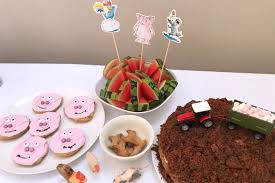 Er darf aber nicht braun werden sondern muss hell bleiben. Kuchen Fur Den Bauernhof Kindergeburtstag Milch Mehr