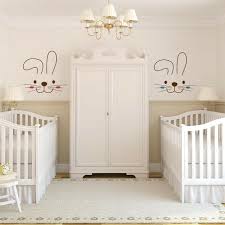 Babyzimmer Fur Zwillinge Einrichten Und Gestalten 30 Inspirierende Ideen Zwillinge Babyzimmer Babyzimmer Mobel Landhausstil