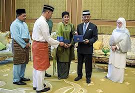 يڠدڤرتوان اڬوڠ) ialah gelaran rasmi bagi ketua negara malaysia. Pahang Sultan News Pahang Sultan