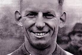 Grał z orzełkiem na piersi, potem... ze swastyką. Ten piłkarz był gwiazdą  polskiego futbolu, ale "ukradli" nam go Niemcy