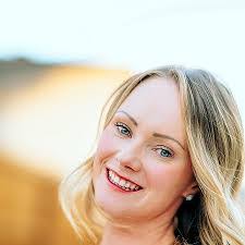 Kari Fox's Instagram, Twitter & Facebook