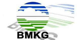 Sore hari yang sudah mulai gelap, sepasang kekasih remaja di kota semarang indonesia lagi berduaan di kamar kos. Cuaca Sangat Panas Ini Penjelasan Bmkg Semarang Rmoljateng Com