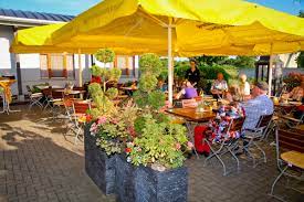 Trotz niedriger temperaturen fanden sich unweit der schrottsäule auf dem voerder markt vor dem rathaus sechzehn personen ein, mit „farrat, wie man so sagt und nicht schreiben soll. Haus Erika Restaurant Imbiss Hotel Wesel