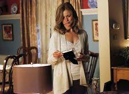 Voir revenge saison 3 épisode 18 en streaming. The Drama And The Insider Fashion Details From Last Night S Episode Of Revenge Instyle