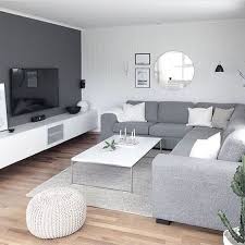 Sofa dengan gaya minimalis ini bukan hanya dapat membuat suasana ruangan lebih simpel dan rapi, namun dapat menghemat ruang terbatas. Tren Untuk Model Sofa Minimalis Terbaru 2019 Erlie Decor