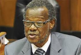 Chefe zulo, mangosuthu garsha buthelezi nasceu em 1928, no natal, na áfrica do sul. Why Mangosuthu Buthelezi Says Our Work Permit System Is Failing Us Savisas Com