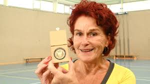 Eine ausgezeichnete Vorturnerin: Ehrenmedaille des Landtags Brandenburg für Brigitte  Richter aus Neuholland