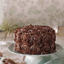 Pastel con rosas de chocolate cremoso - Lecturas