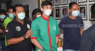 Nindy ayunda telah memutuskan untuk menggugat cerai suaminya, askara parasady harsono yang kini tengah mendekam di penjara karena kasus narkoba. Sebulan Di Penjara Suami Nindy Ayunda Kangen Anak Anak