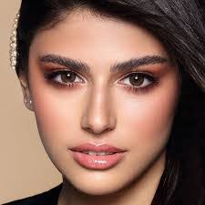 Diamond Brown's Instagram, Twitter & Facebook