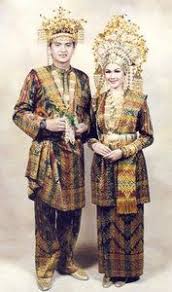Lengkap, mulai dari ujung kepala hingga ujung kaki. 36 Best Pakaian Adat Indonesia By Azamku Com Ideas Traditional Dresses Traditional Outfits Traditional Fashion