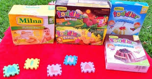 Rubi beberapa kali hampir tersedak saat makan biskuit ini karena digigit dan ada potongan cukup besar di mulutnya. Cerita Cha Milna Menambah Asupan Bergizi Untuk Bayi Hebatku