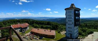 So gigantisch lang ist das netz an wanderwegen in tschechien. Bohmerwald Wanderung Am Cherkov Tschechien Wandern Schwarzkopf