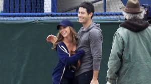 She is married to brian hallisay on 21 november 2013. Jennifer Love Hewitt Is Engaged Expecting Abc News