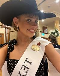 Day 1 of Rose Tour 🌹🤠✨ @roseoftraleefestival @saracarryalime  #roseoftralee #texasrose #meath #ireland